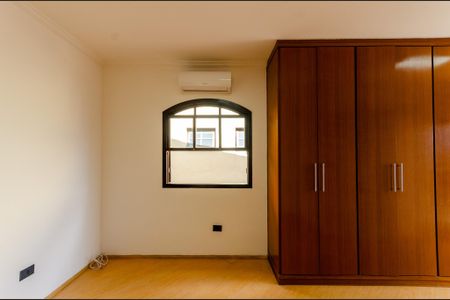 Casa à venda com 192m², 4 quartos e 4 vagas Casa à venda com 192m², 4 quartos e 4 vagasSuíte