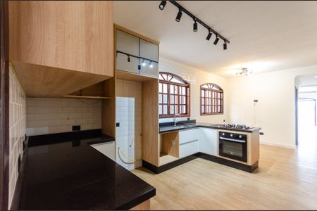 Casa à venda com 192m², 4 quartos e 4 vagas Casa à venda com 192m², 4 quartos e 4 vagasCozinha
