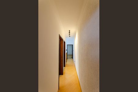 Casa à venda com 192m², 4 quartos e 4 vagas Casa à venda com 192m², 4 quartos e 4 vagasCorredor