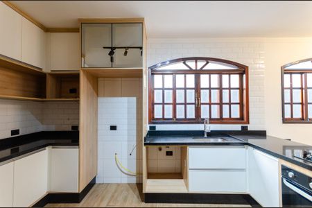 Casa à venda com 192m², 4 quartos e 4 vagas Casa à venda com 192m², 4 quartos e 4 vagasCozinha