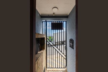 Casa à venda com 192m², 4 quartos e 4 vagas Casa à venda com 192m², 4 quartos e 4 vagasEntrada