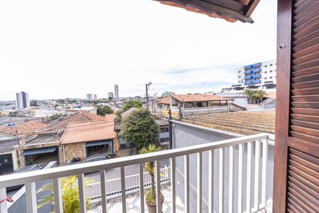 Casa à venda com 135m², 3 quartos e 2 vagas Casa à venda com 135m², 3 quartos e 2 vagasVaranda