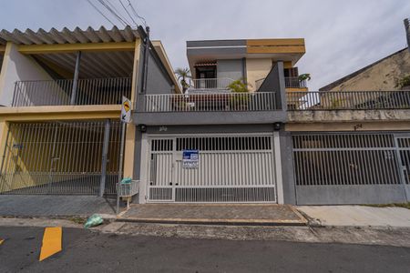 Casa à venda com 135m², 3 quartos e 2 vagas Casa à venda com 135m², 3 quartos e 2 vagasFachada