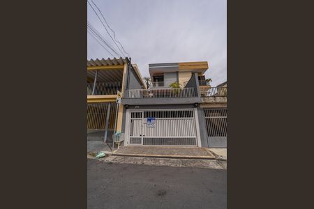Casa à venda com 135m², 3 quartos e 2 vagas Casa à venda com 135m², 3 quartos e 2 vagasFachada