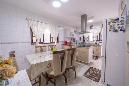 Casa à venda com 135m², 3 quartos e 2 vagas Casa à venda com 135m², 3 quartos e 2 vagasCozinha