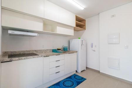 Cozinha de apartamento para alugar com 1 quarto, 40m² em Empresarial 18 do Forte, Barueri
