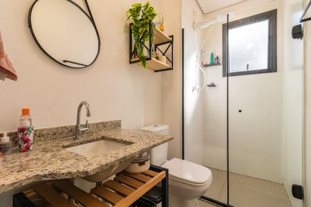 Banheiro de apartamento para alugar com 1 quarto, 47m² em Empresarial 18 do Forte, Barueri