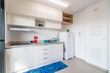 Cozinha de apartamento para alugar com 1 quarto, 47m² em Empresarial 18 do Forte, Barueri