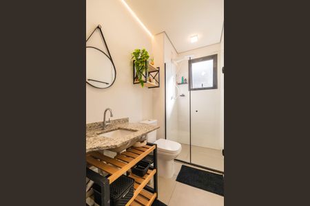 Banheiro de apartamento para alugar com 1 quarto, 47m² em Empresarial 18 do Forte, Barueri