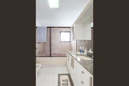 Apartamento à venda com 150m², 4 quartos e 3 vagasBanheiro da Suíte 1