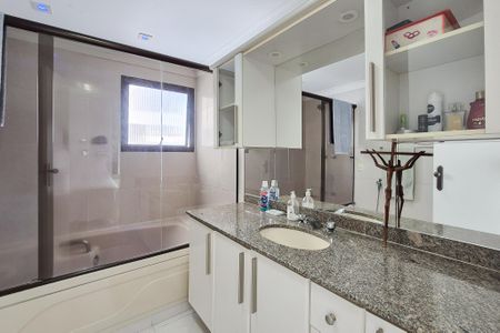 Apartamento à venda com 150m², 4 quartos e 3 vagasBanheiro da Suíte 1