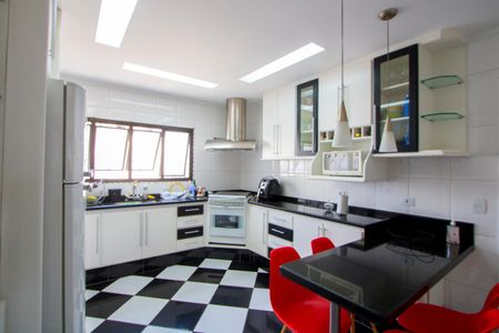 Apartamento à venda com 139m², 4 quartos e 2 vagasCozinha