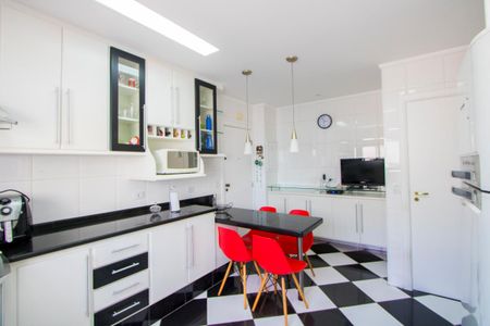 Apartamento à venda com 139m², 4 quartos e 2 vagasCozinha