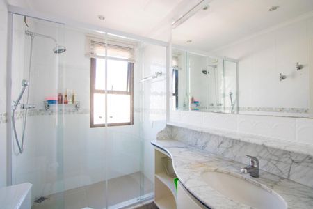 Apartamento à venda com 139m², 4 quartos e 2 vagasBanheiro do quarto 1