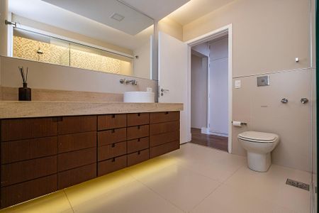 Apartamento para alugar com 189m², 3 quartos e 2 vagas Apartamento para alugar com 189m², 3 quartos e 2 vagasBanheiro
