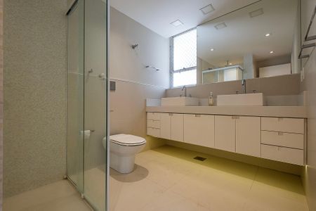 Apartamento para alugar com 189m², 3 quartos e 2 vagas Apartamento para alugar com 189m², 3 quartos e 2 vagasSuíte