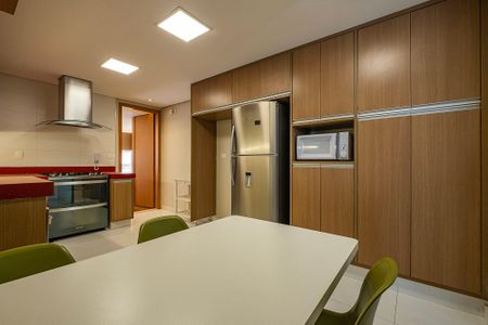 Apartamento para alugar com 189m², 3 quartos e 2 vagas Apartamento para alugar com 189m², 3 quartos e 2 vagasCozinha