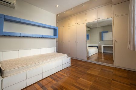 Apartamento para alugar com 189m², 3 quartos e 2 vagas Apartamento para alugar com 189m², 3 quartos e 2 vagasQuarto 3