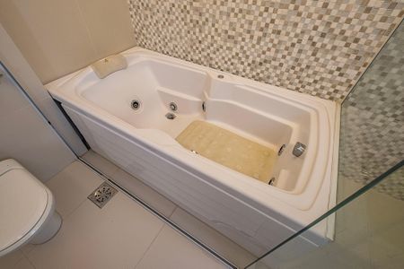 Apartamento para alugar com 189m², 3 quartos e 2 vagas Apartamento para alugar com 189m², 3 quartos e 2 vagasBanheiro