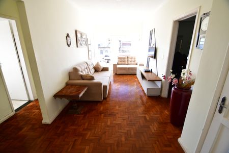 Casa para alugar com 194m², 3 quartos e 2 vagasSala