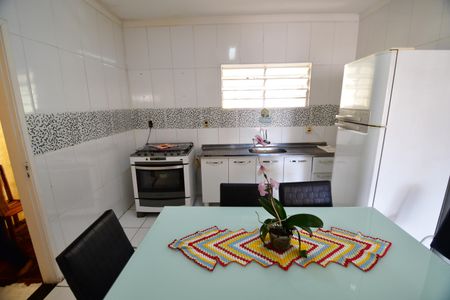 Casa para alugar com 194m², 3 quartos e 2 vagasCozinha