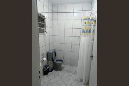 Banheiro de casa de condomínio para alugar com 1 quarto, 65m² em Vila Tupi, Praia Grande