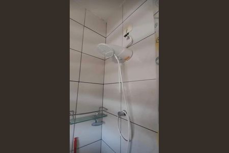 Banheiro de casa de condomínio para alugar com 1 quarto, 65m² em Vila Tupi, Praia Grande