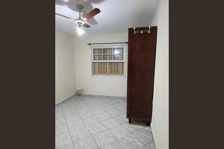 Quarto de casa de condomínio para alugar com 1 quarto, 65m² em Vila Tupi, Praia Grande