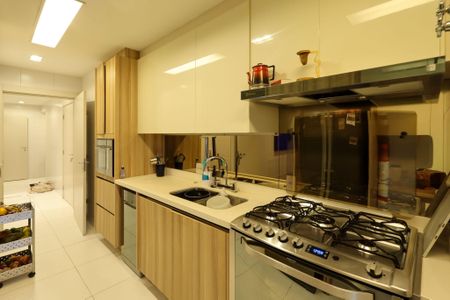 Apartamento à venda com 225m², 3 quartos e 4 vagas Apartamento à venda com 225m², 3 quartos e 4 vagasCozinha