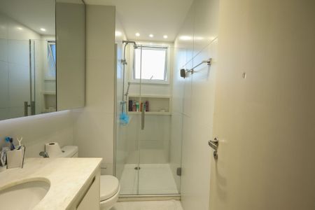 Apartamento à venda com 225m², 3 quartos e 4 vagas Apartamento à venda com 225m², 3 quartos e 4 vagasBanheiro Suíte 2