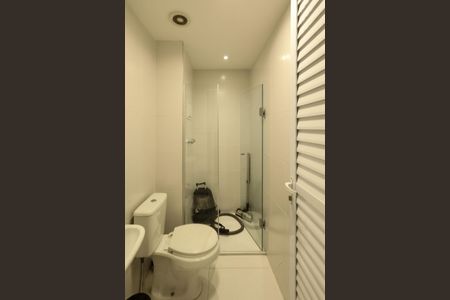 Apartamento à venda com 225m², 3 quartos e 4 vagas Apartamento à venda com 225m², 3 quartos e 4 vagasBanheiro de Serviço