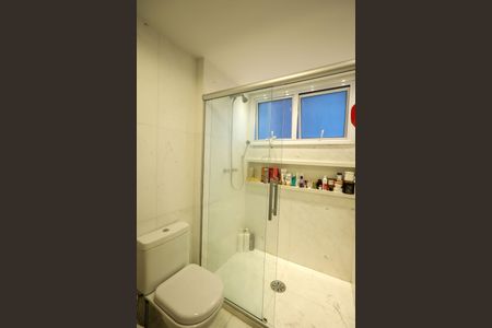Apartamento à venda com 225m², 3 quartos e 4 vagas Apartamento à venda com 225m², 3 quartos e 4 vagasBanheiro Suíte 1