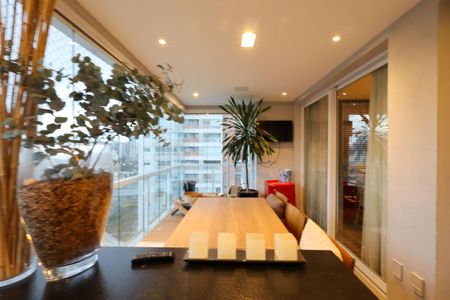 Apartamento à venda com 225m², 3 quartos e 4 vagas Apartamento à venda com 225m², 3 quartos e 4 vagasVaranda Gourmet
