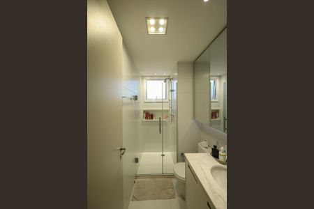 Apartamento à venda com 225m², 3 quartos e 4 vagas Apartamento à venda com 225m², 3 quartos e 4 vagasBanheiro Suíte 3