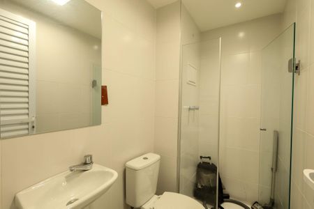 Apartamento à venda com 225m², 3 quartos e 4 vagas Apartamento à venda com 225m², 3 quartos e 4 vagasBanheiro de Serviço