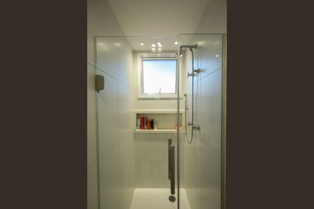 Apartamento à venda com 225m², 3 quartos e 4 vagas Apartamento à venda com 225m², 3 quartos e 4 vagasBanheiro Suíte 3