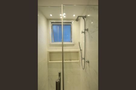 Apartamento à venda com 225m², 3 quartos e 4 vagas Apartamento à venda com 225m², 3 quartos e 4 vagasBanheiro Suíte 1