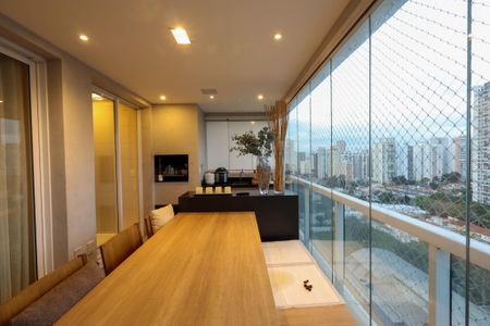 Apartamento à venda com 225m², 3 quartos e 4 vagas Apartamento à venda com 225m², 3 quartos e 4 vagasVaranda Gourmet