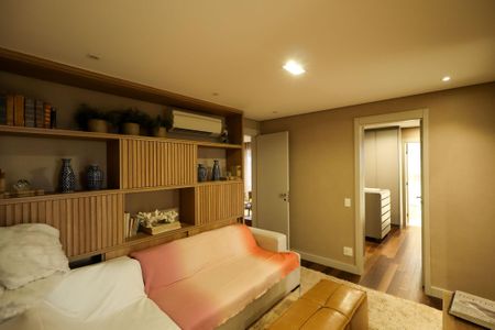 Apartamento à venda com 225m², 3 quartos e 4 vagas Apartamento à venda com 225m², 3 quartos e 4 vagasSala 3