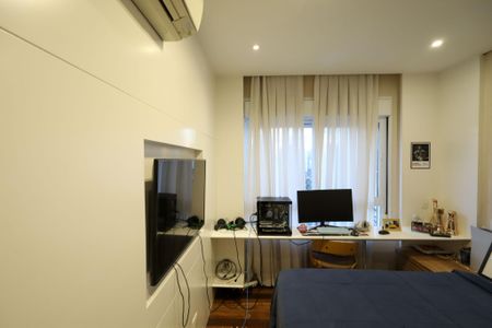 Apartamento à venda com 225m², 3 quartos e 4 vagas Apartamento à venda com 225m², 3 quartos e 4 vagasSuíte 2