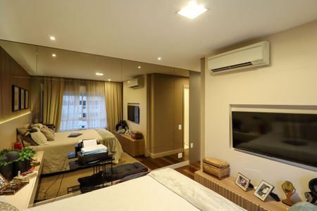 Apartamento à venda com 225m², 3 quartos e 4 vagas Apartamento à venda com 225m², 3 quartos e 4 vagasSuíte 1