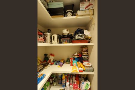 Apartamento à venda com 225m², 3 quartos e 4 vagas Apartamento à venda com 225m², 3 quartos e 4 vagasQuarto de Serviço