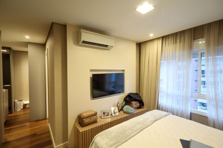 Apartamento à venda com 225m², 3 quartos e 4 vagas Apartamento à venda com 225m², 3 quartos e 4 vagasSuíte 1
