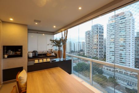 Apartamento à venda com 225m², 3 quartos e 4 vagas Apartamento à venda com 225m², 3 quartos e 4 vagasVaranda Gourmet