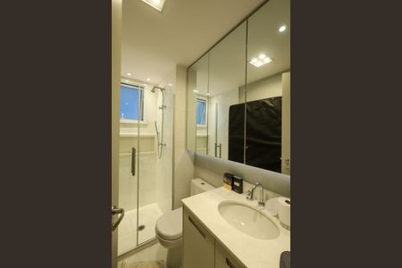 Apartamento à venda com 225m², 3 quartos e 4 vagas Apartamento à venda com 225m², 3 quartos e 4 vagasBanheiro Suíte 1