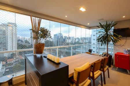 Apartamento à venda com 225m², 3 quartos e 4 vagas Apartamento à venda com 225m², 3 quartos e 4 vagasVaranda Gourmet