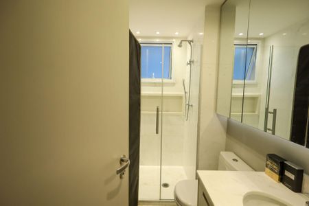 Apartamento à venda com 225m², 3 quartos e 4 vagas Apartamento à venda com 225m², 3 quartos e 4 vagasBanheiro Suíte 1