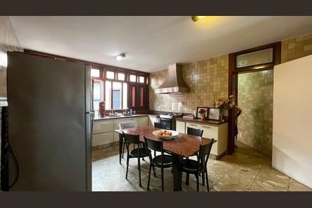 Casa à venda com 650m², 5 quartos e 11 vagas