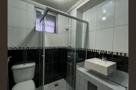 Banheiro  de apartamento para alugar com 2 quartos, 56m² em Parque Santo Antonio, Jacareí