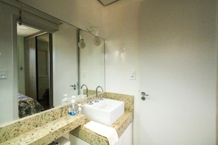 Apartamento à venda com 63m², 3 quartos e 1 vaga Apartamento à venda com 63m², 3 quartos e 1 vagaBanheiro da Suíte